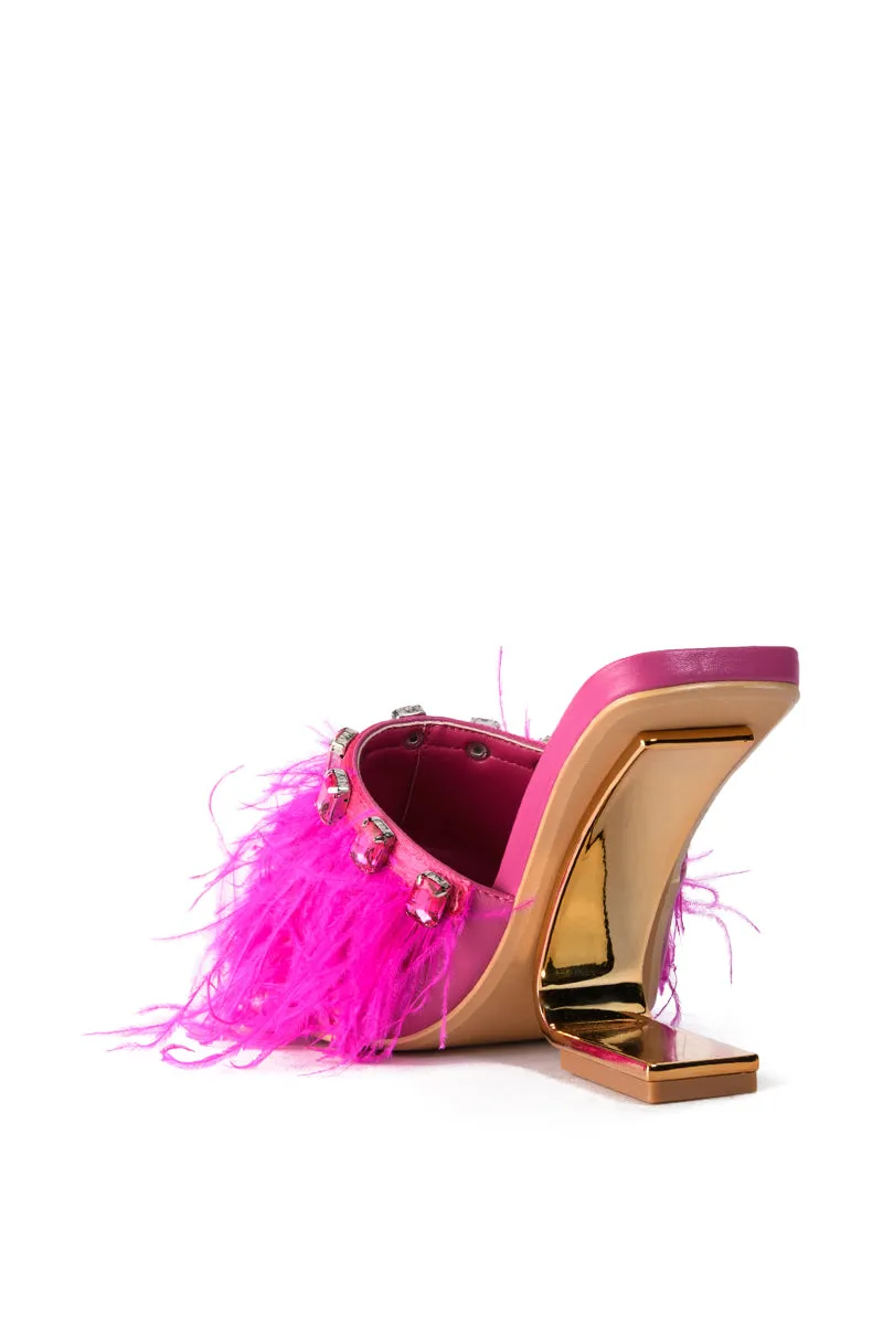 AZALEA WANG HARTFORD SANDAL WITH FEATHERS IN FUCHSIA
