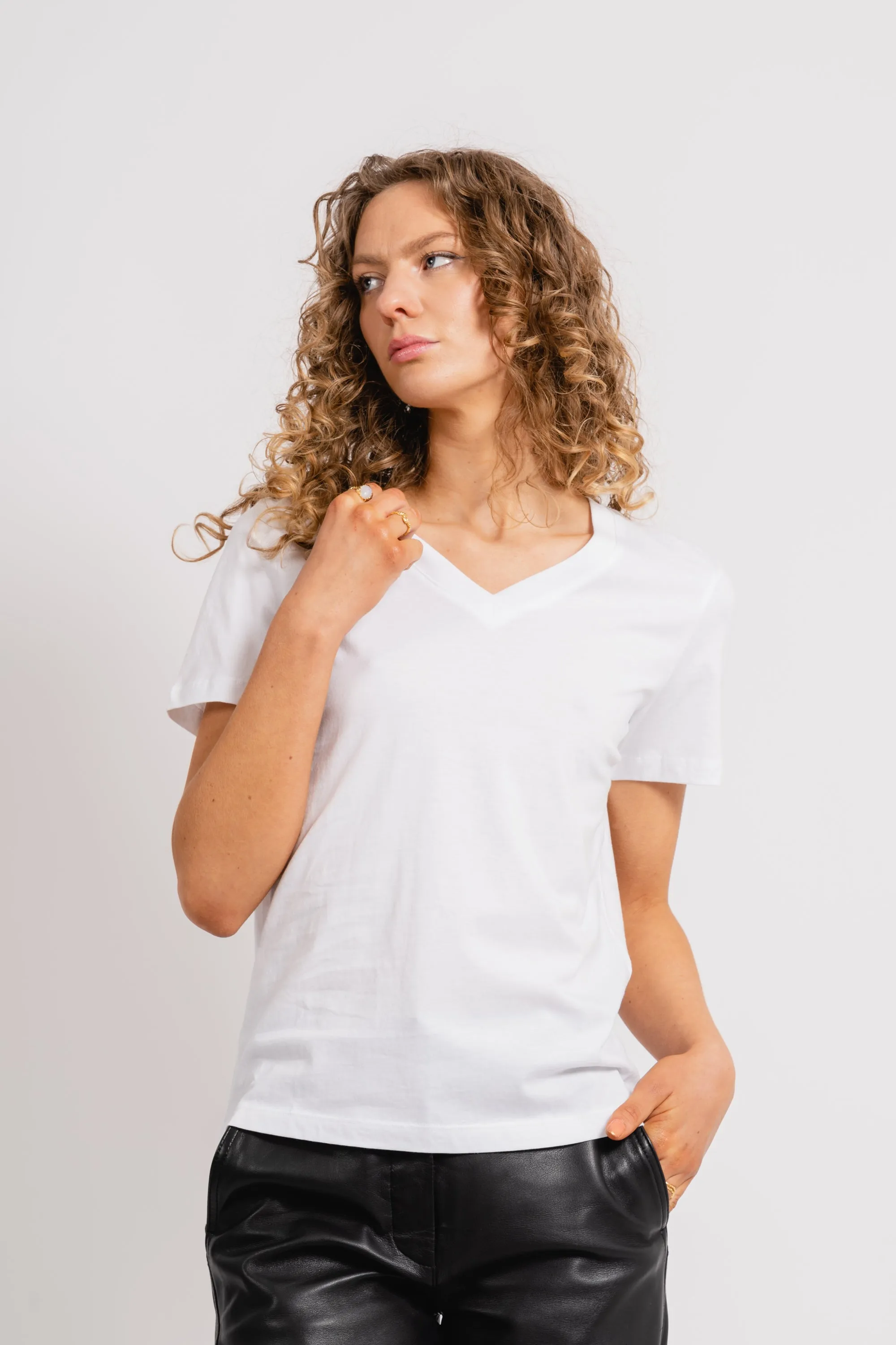 Essential Ss V-Neck Tee - Bright White