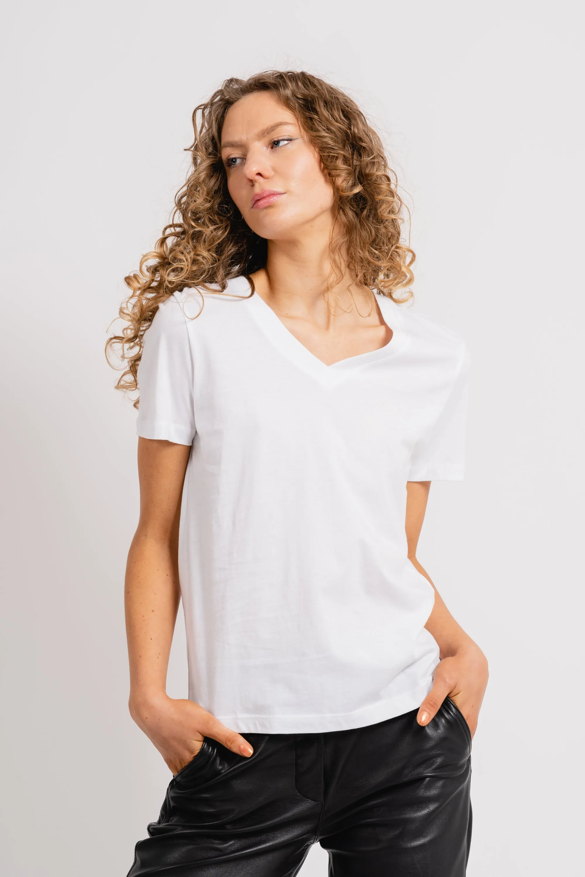 Essential Ss V-Neck Tee - Bright White
